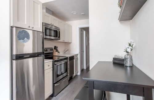 Leather District Apartment | Downtown Central Studio w Fast WIFI, Keyless Entry