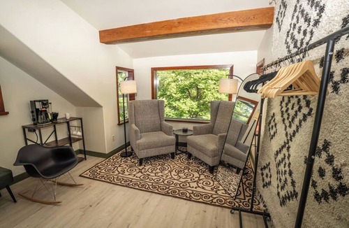 Talkeetna House | Downtown getaway home, big yard and one block from all the action