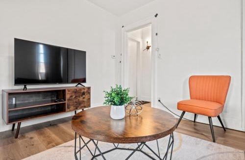 Hartford Apartment | Downtown Hartford 2BR Family Pet Friendly