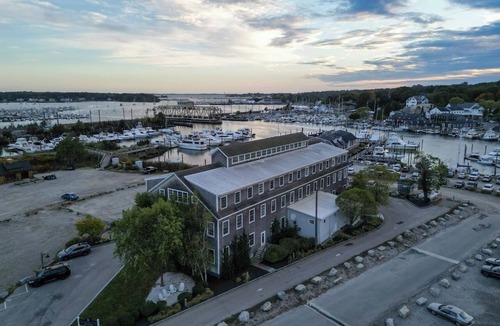 Mystic Villa | Downtown Mystic +Water ViewsWalk to Shops & Dining