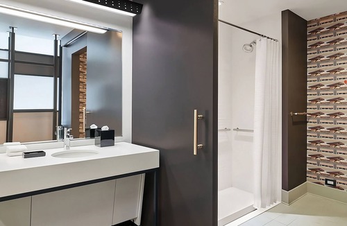 Portland Hotel | Downtown Portland Retreat | 3 Units | Near Breweries & Scenic Harbor!