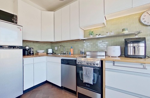 Tenderloin Condo | Downtown SF Studio with Skyline Views — Steps from Union Square, BART & Tech Hubs