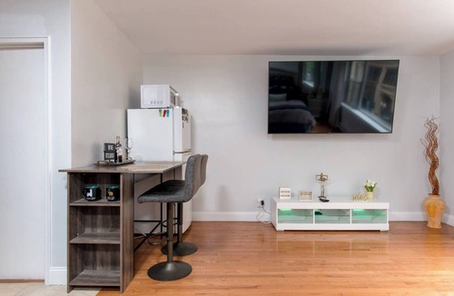 Theatre District Apartment | Downtown Studio Central Location Famous Nightlife Chinatown
