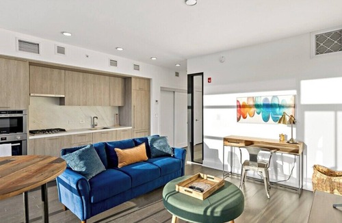Shaw Bed & Breakfast | Downtown |Views | Luxury | Sunny