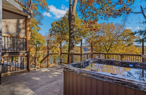 Beaver Shores House | Dragonfly Landing on Beaver Lake, w/hot tub