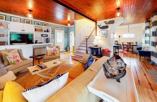Ocean Point House | Dream cottage, with bunkhouse and ocean view, fireplace, patio, grill & WiFi