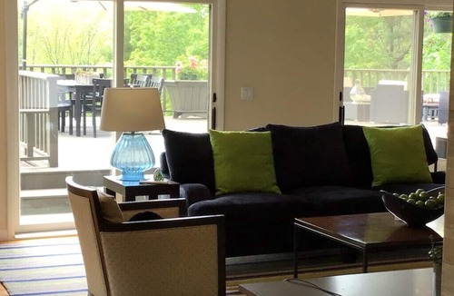 East Chatham House | Dream getaway - mtn views, ski, pool, BBQ, Firepit, Kid friendly, Lakes, WFH