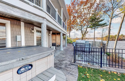 Melrose House | Dream Lakehouse on Congamond Lakes