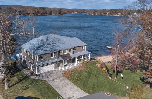 Melrose House | Dream Lakehouse on Congamond Lakes