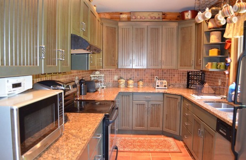Windham Cabin | DREAM LOG CABIN 110 Acres/Hot Tub/5 Minutes to the slopes/pond/river/internet