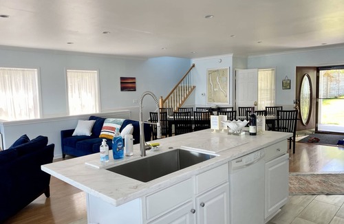 Town of Torrey House | Dreaming a View - Tranquil Retreat on Seneca Lake - Sleeps 12