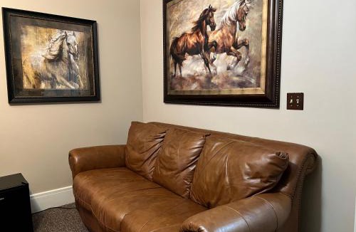 Downtown Branson Hotel | Dreams2Reality | Historic Branson Hotel - Horseshoe Room - Downtown