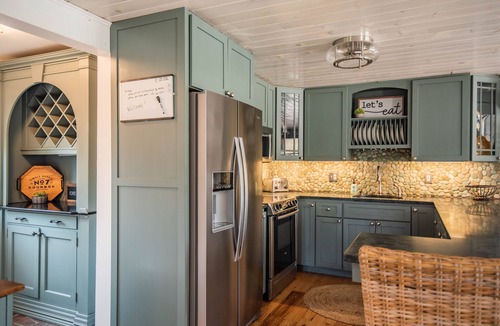 Old Saybrook Center Cottage | Driftwood Cottage @ Saybrook Point Marina, 2 King Beds