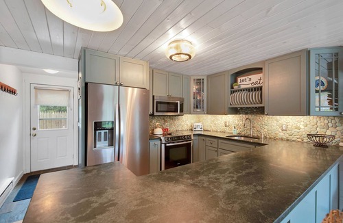 Old Saybrook Center Cottage | Driftwood Cottage @ Saybrook Point Marina, 2 King Beds