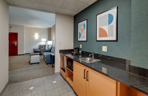 Dayton Hotel | Drury Inn & Suites Dayton North