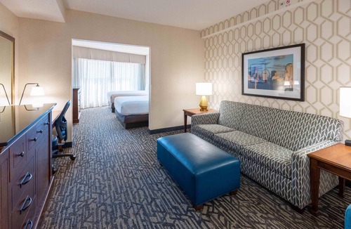 Chesterfield Hotel | Drury Plaza Hotel St. Louis Chesterfield