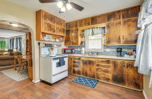 Belleville Cottage | Dtwn Belleville Home w/Yard < 1 Mi to High Banks