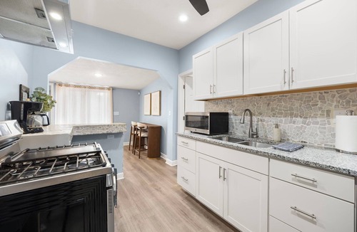 Riverview House | DTWN KCK - 6 beds with Pool Table & Arcade Games - 7 min to PNL!