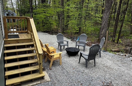 Hillsboro Cottage | Dukes Den - A Cozy Cottage by the Lake!
