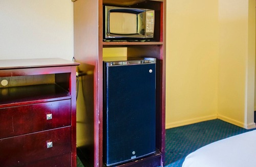 Duncan Apartment | Duncan | King Bed | Non-Smoking