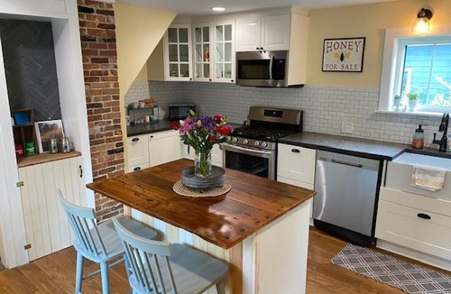 Kennebunk House | Duplex Farmhouse Rental Walk to Downtown