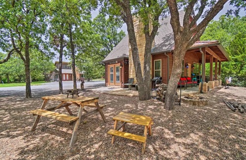 Medicine Park Cabin | EAGLES NEST - CABIN W/HOT TUB
