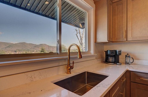 Birch Hill House | Eagle’s Nest | Golf Sim, Theater | Sleeps 16