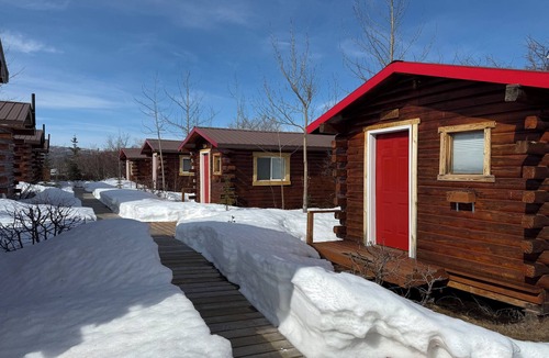 Healy Cabin | Earthsong Lodge - FAMLY