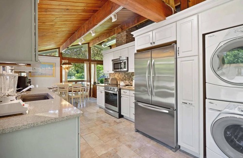 East Marion House | East Marion 3BR Cottage | Fireplace, Deck, Beach Access, Near Greenport