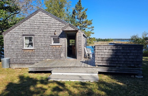 Minturn Cabin | East Side Escape - Simple Cottage by the Sea