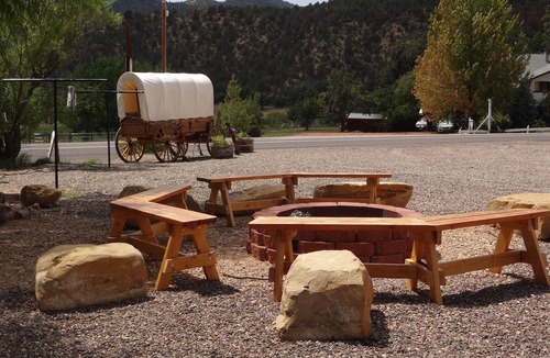 Glendale Cabin | East Zion-Glendale Ranch Cabin 1