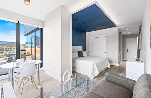 Port Morris Hotel | Easy access to I-87 King Studio | Near Stadium