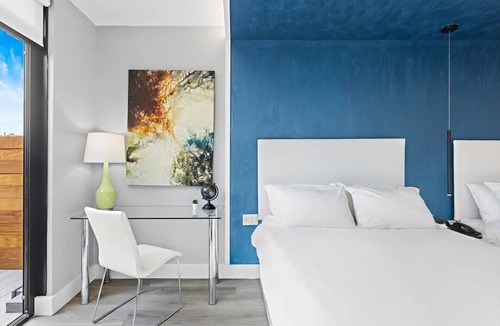 Port Morris Hotel | Easy access to I-87 Studio Q Bal BR | Kitchenette