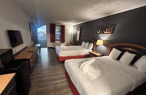 Mattoon Hotel | Easy Interstate Stop | Convenient Stay Near Mattoon Attractions | 4 Units