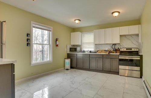 South Side Apartment | Easy NYC Access: Updated Apt Near Parks & Bay!