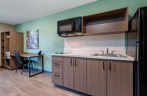 Springfield Hotel | ECHO Suites Extended Stay by Wyndham Springfield Airport PLZ