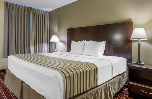 Triadelphia Hotel | Econo Lodge Inn & Suites Triadelphia - Wheeling