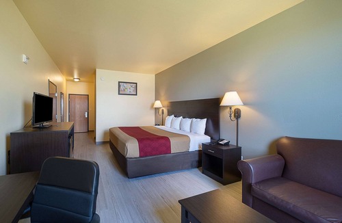 Bridgeport Hotel | Econo Lodge Inn & Suites Bridgeport
