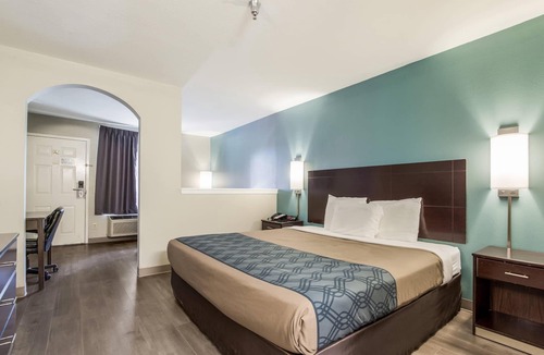 Hillview Hotel | Econo Lodge Inn & Suites Brooks - Louisville South