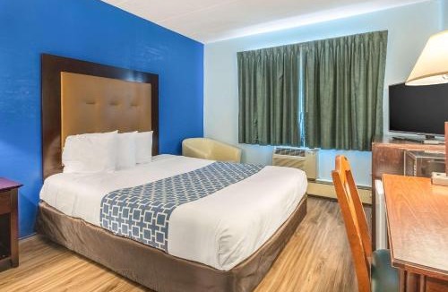 Windsor Locks Hotel | Econo Lodge Inn & Suites Windsor Locks Bradley Airport