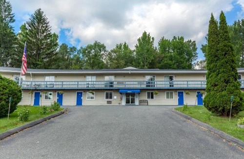 Lee Cabin | Econo Lodge Lee - Great Barrington