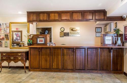 Milldale Cabin | Econo Lodge Milldale - Southington