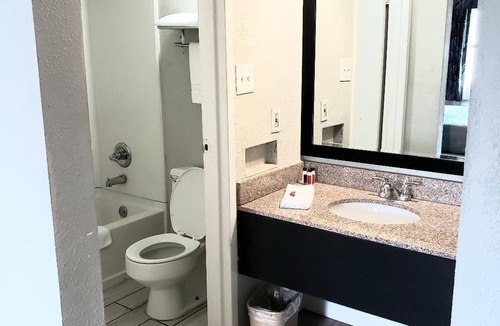 Mineral Wells Hotel | Econo Lodge Mineral Wells