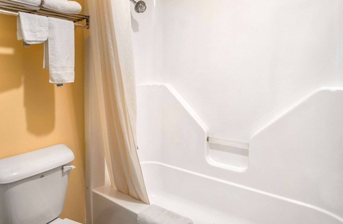 Rolla Hotel | Econo Lodge Rolla I-44 Exit 184 Near Missouri University of Science and Technology