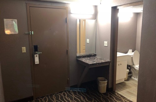 North Randall Hotel | Economy Inn North Randall