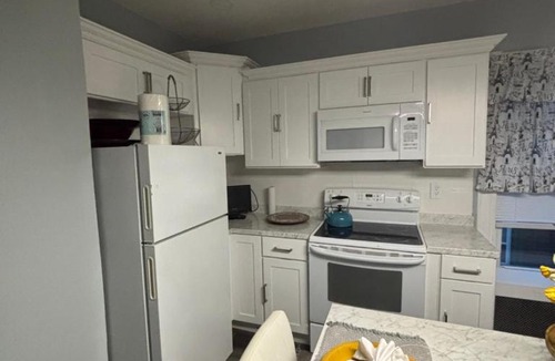 East Hartford Apartment | Eden's Lodge