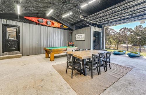 Benton House | 'Edgewater on Kentucky Lake' w/Hot Tub & Games