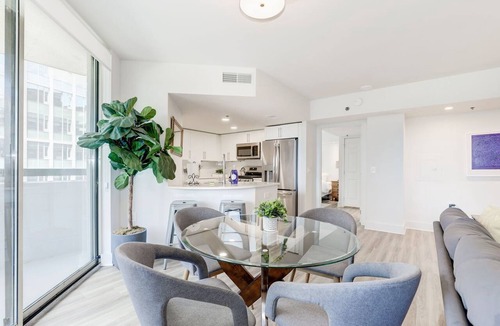 Crystal City Apartment | Elegant 2BR Apartment Minutes From DC