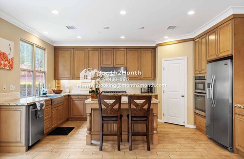 Stonegate House | Elegant 4BR｜Relaxing Patio｜Private Office & Study｜Ideal for Family Life #7572