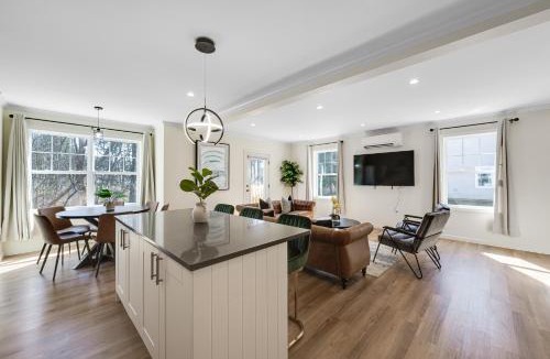 Maple Hill House | Elegant Double Story Bloomfield 3 Kings 2 Queens Massive House